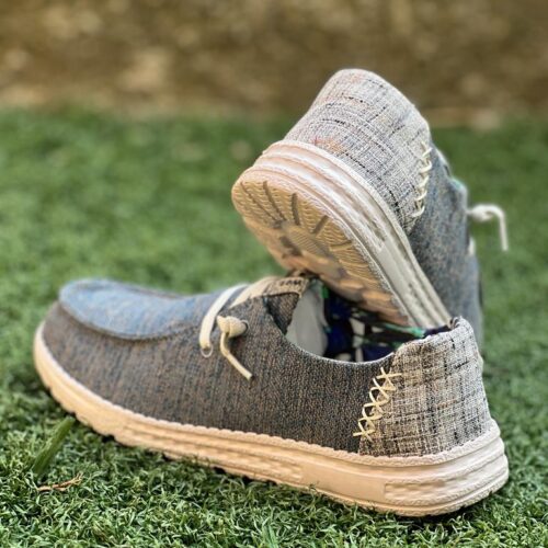 DETERGENTI, PULITORI E PRODOTTI PER LA CURA DI TESSUTI, SINTETICI E SNEAKERS